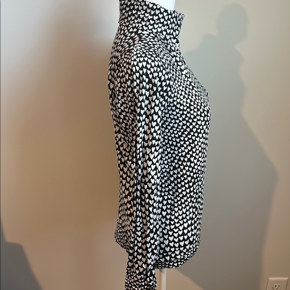 J. Crew Black and White Heart Print Women's Top - Picture 2 of 4